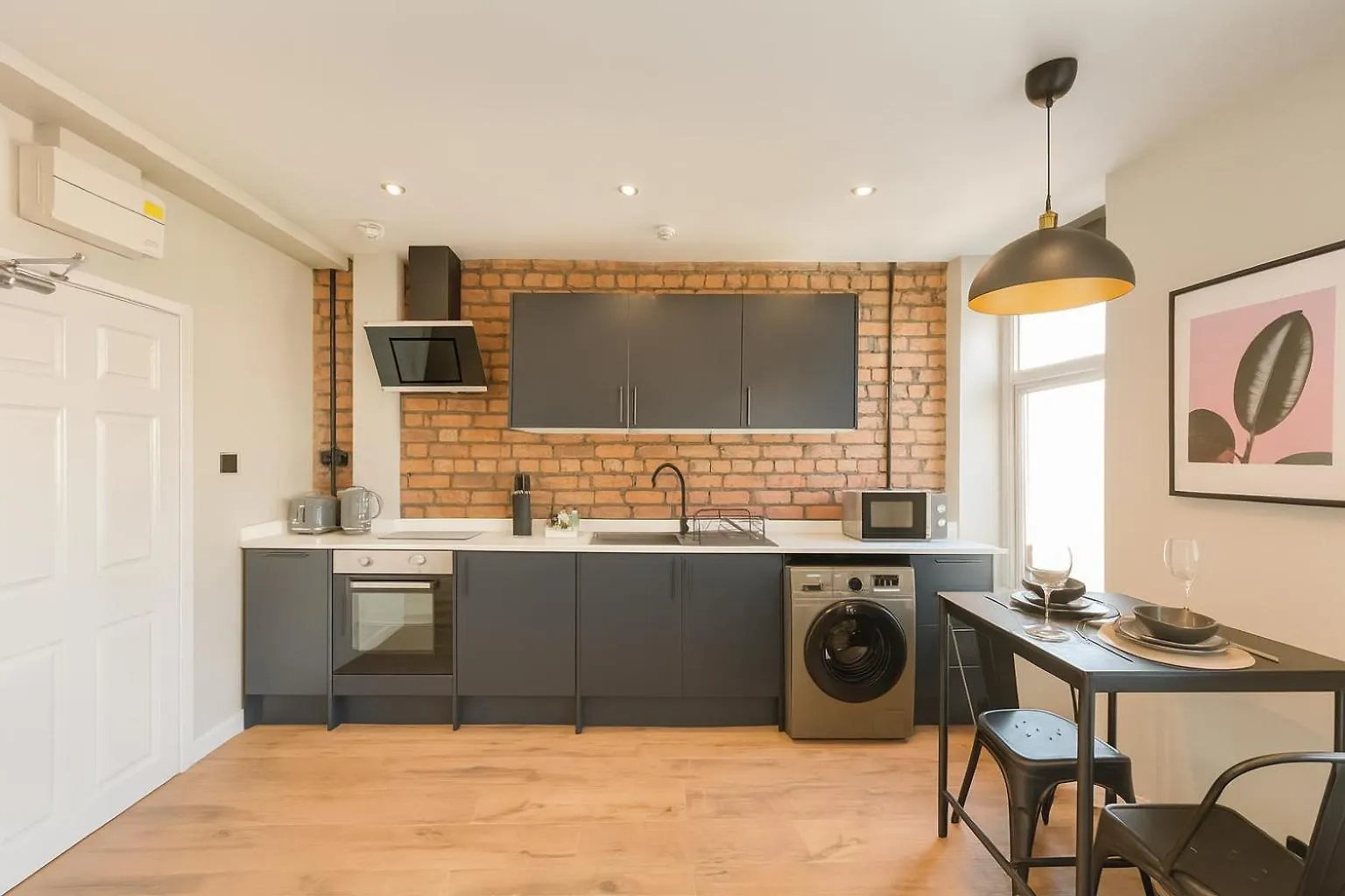 Stylish Central Apartment For 2 People Free Parking Кардифф 0*,